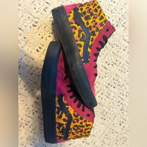 Men’s 10 Women’s 11.5 cheetah beet red hi-top Ultra Cush Vans